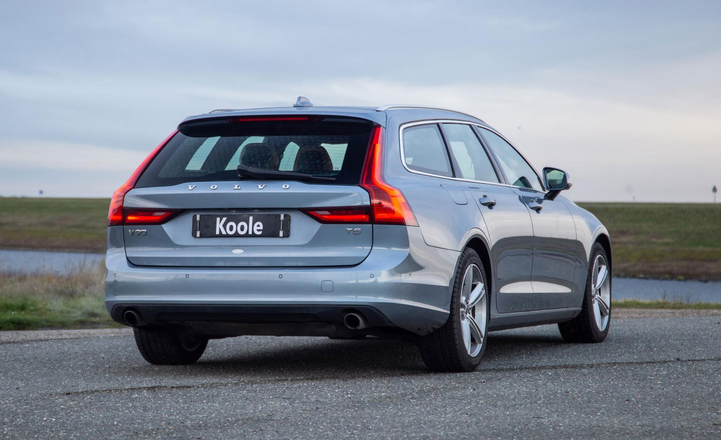 Volvo V90 2.0 T5 Momentum LEER / CARPLAY / ADAPTIVE CRUISE  / STOELVERWAMING / NAVI