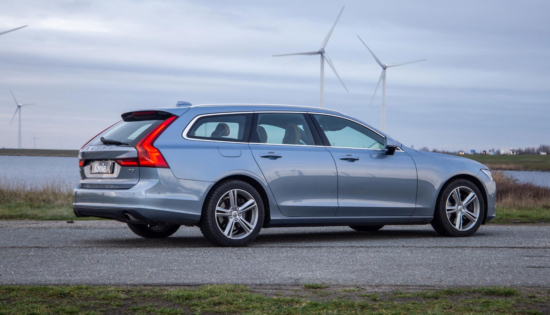 Volvo V90 2.0 T5 Momentum LEER / CARPLAY / ADAPTIVE CRUISE  / STOELVERWAMING / NAVI