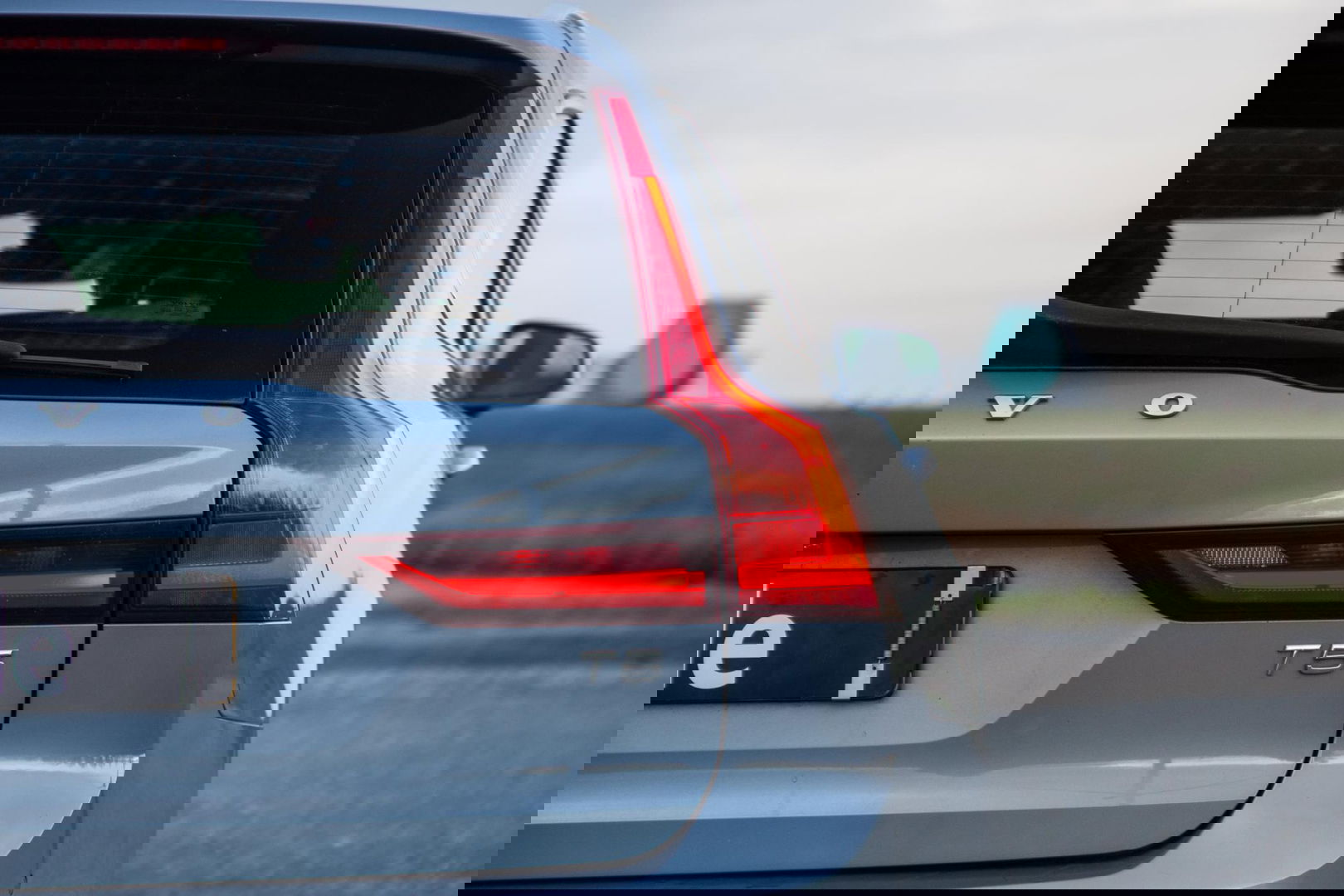 Volvo V90 2.0 T5 Momentum LEER / CARPLAY / ADAPTIVE CRUISE  / STOELVERWAMING / NAVI