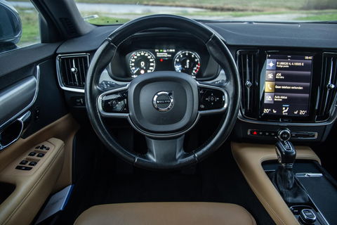 Volvo V90 2.0 T5 Momentum LEER / CARPLAY / ADAPTIVE CRUISE  / STOELVERWAMING / NAVI