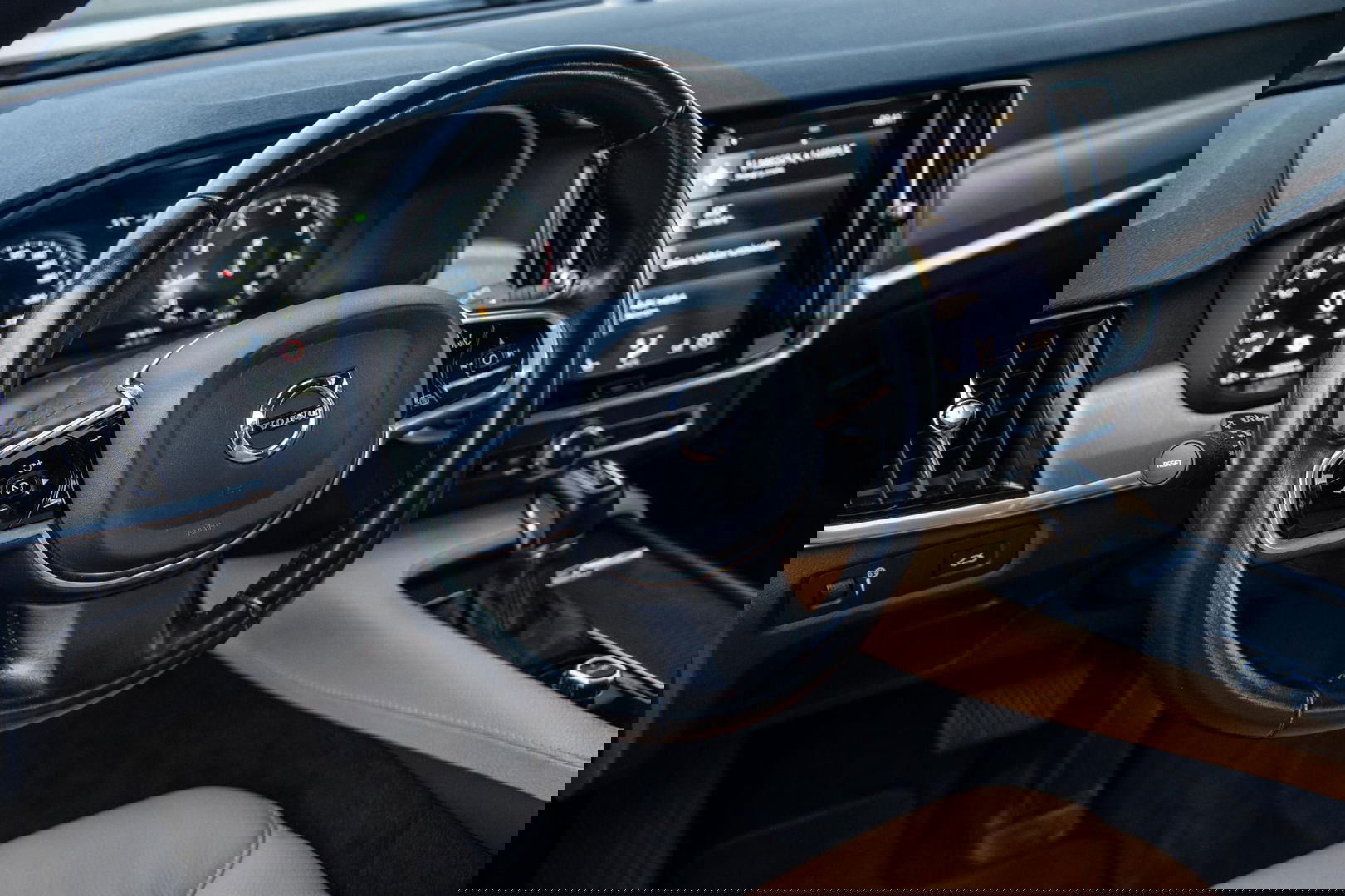 Volvo V90 2.0 T5 Momentum LEER / CARPLAY / ADAPTIVE CRUISE  / STOELVERWAMING / NAVI