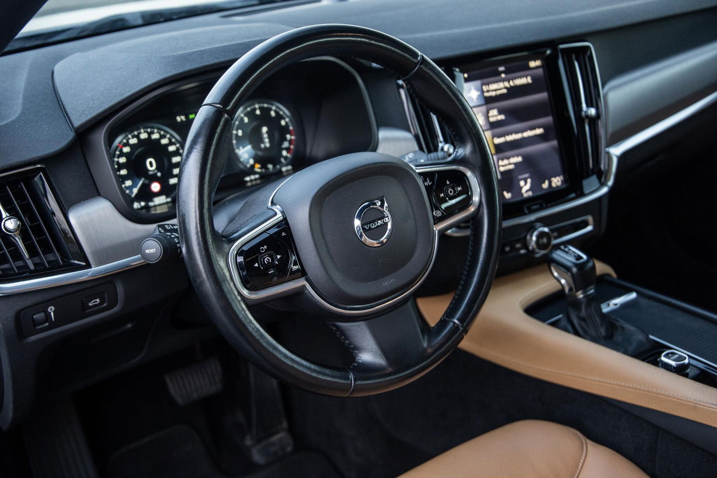 Volvo V90 2.0 T5 Momentum LEER / CARPLAY / ADAPTIVE CRUISE  / STOELVERWAMING / NAVI