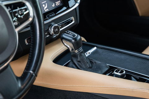 Volvo V90 2.0 T5 Momentum LEER / CARPLAY / ADAPTIVE CRUISE  / STOELVERWAMING / NAVI