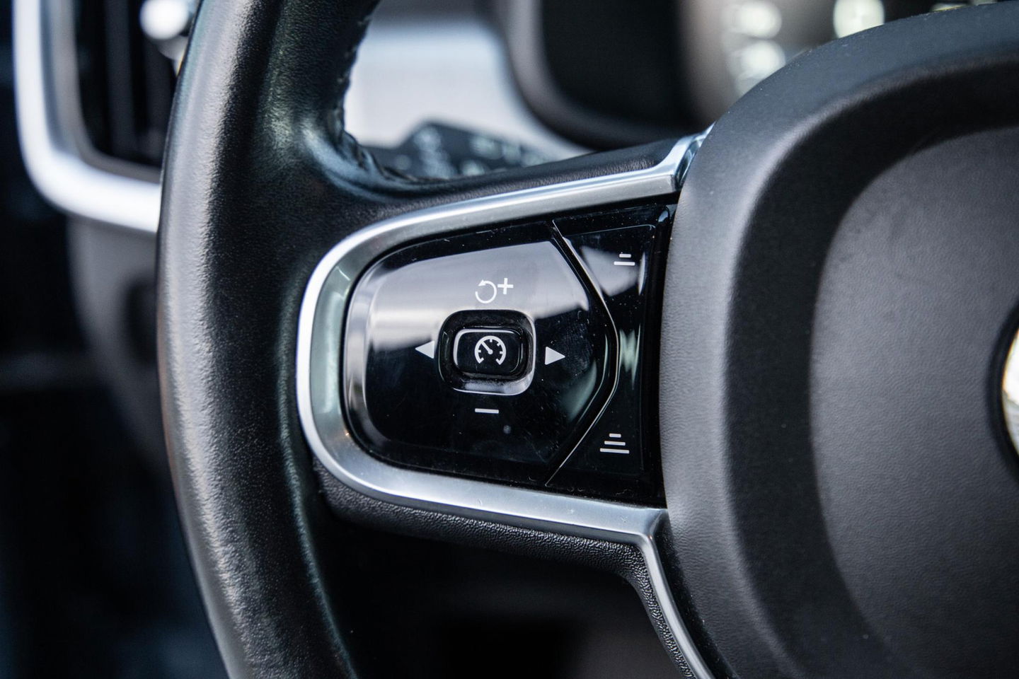 Volvo V90 2.0 T5 Momentum LEER / CARPLAY / ADAPTIVE CRUISE  / STOELVERWAMING / NAVI