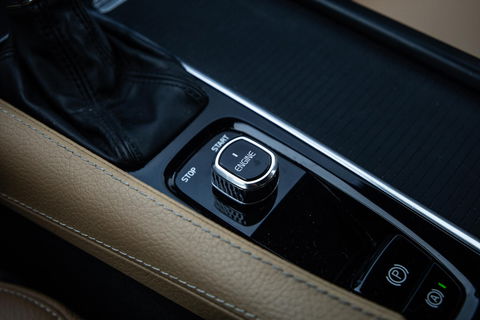 Volvo V90 2.0 T5 Momentum LEER / CARPLAY / ADAPTIVE CRUISE  / STOELVERWAMING / NAVI