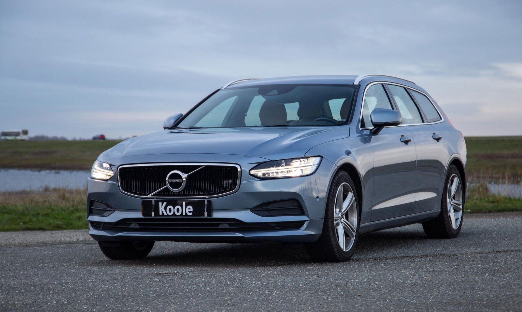 Volvo V90 2.0 T5 Momentum LEER / CARPLAY / ADAPTIVE CRUISE  / STOELVERWAMING / NAVI