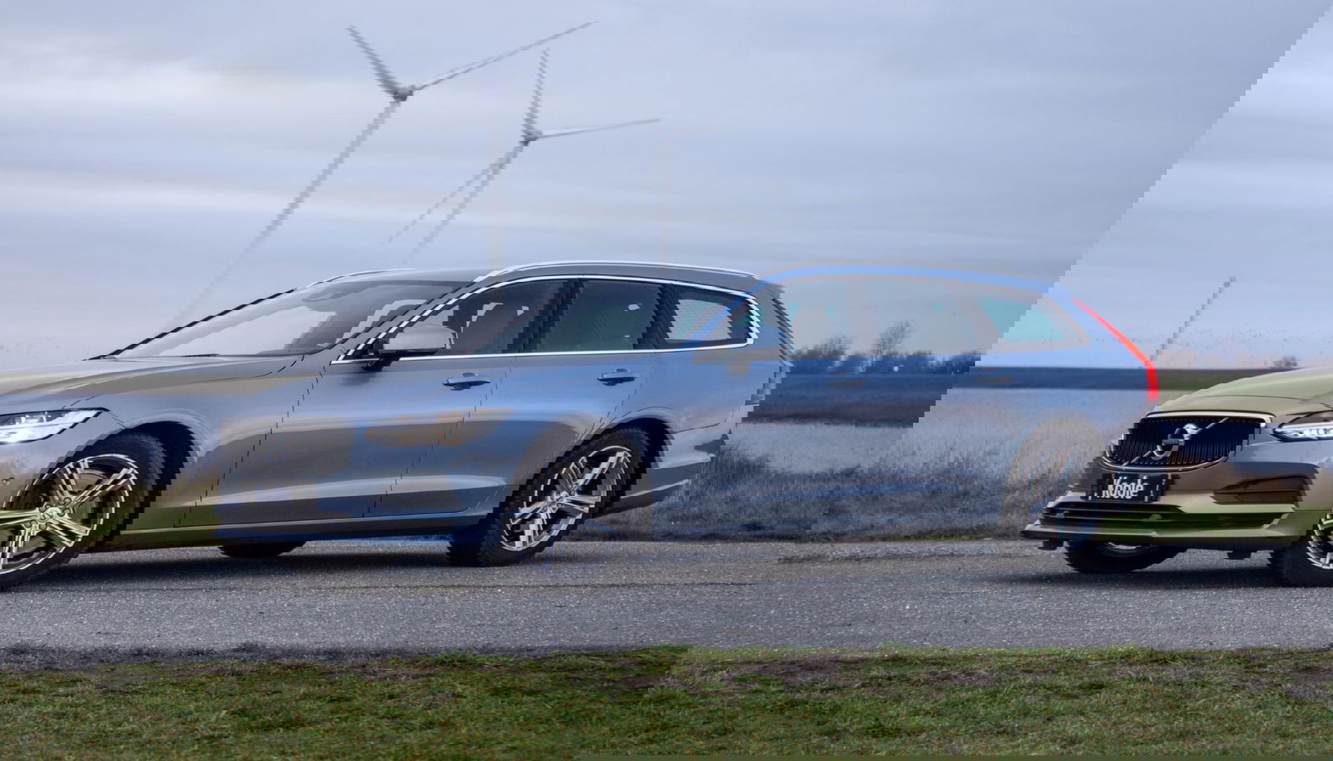 Volvo V90 2.0 T5 Momentum LEER / CARPLAY / ADAPTIVE CRUISE  / STOELVERWAMING / NAVI