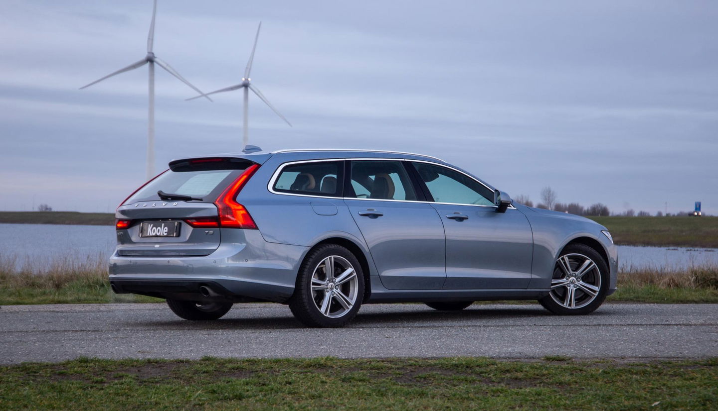Volvo V90 2.0 T5 Momentum LEER / CARPLAY / ADAPTIVE CRUISE  / STOELVERWAMING / NAVI