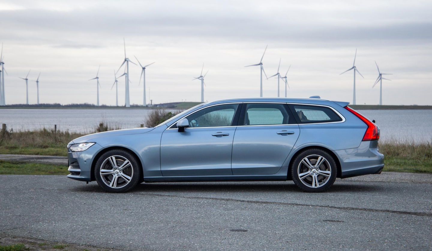 Volvo V90 2.0 T5 Momentum LEER / CARPLAY / ADAPTIVE CRUISE  / STOELVERWAMING / NAVI