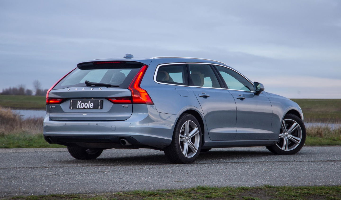 Volvo V90 2.0 T5 Momentum LEER / CARPLAY / ADAPTIVE CRUISE  / STOELVERWAMING / NAVI