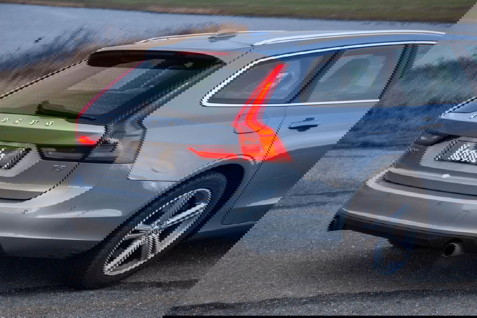 Volvo V90 2.0 T5 Momentum LEER / CARPLAY / ADAPTIVE CRUISE  / STOELVERWAMING / NAVI