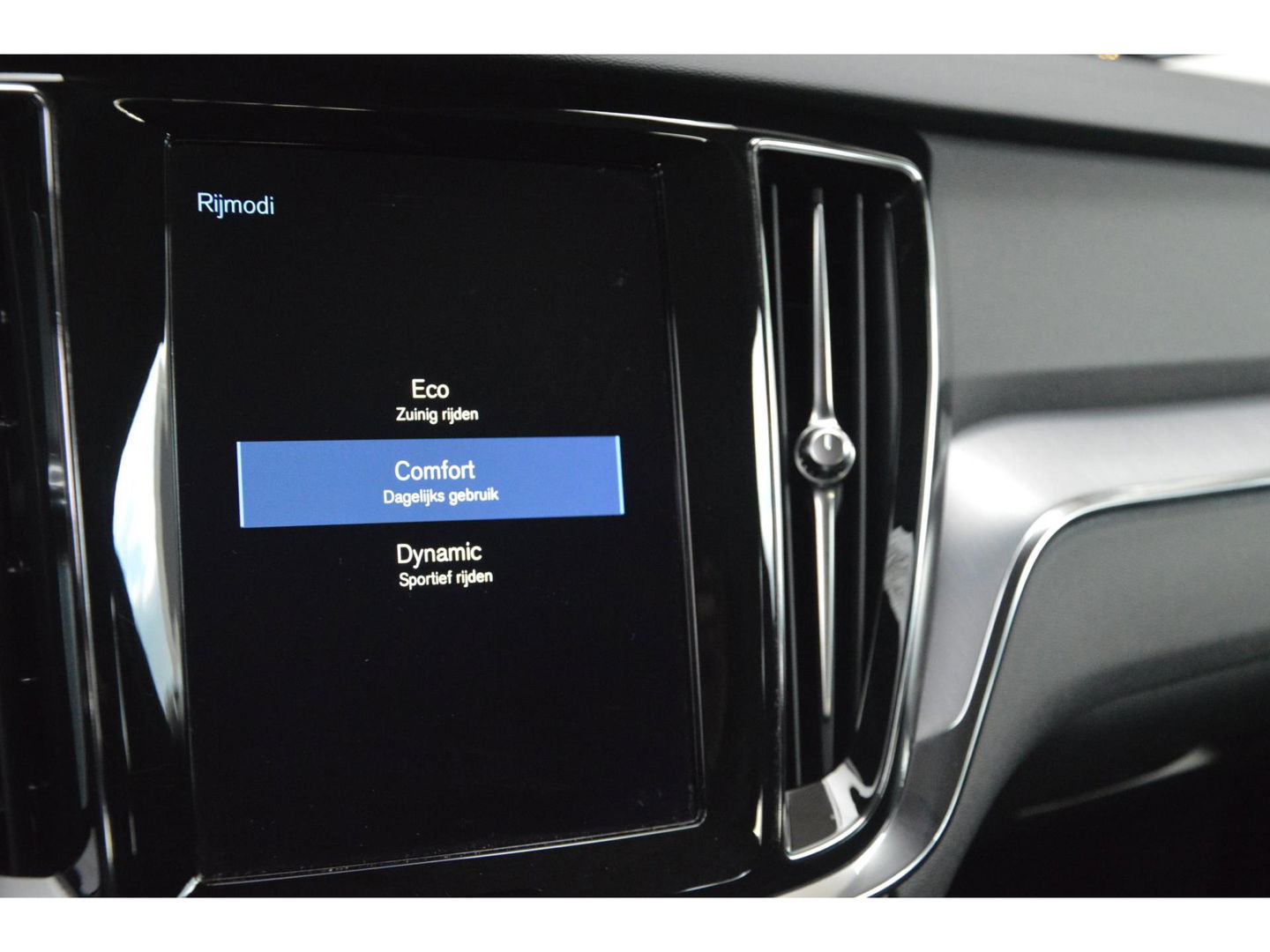 Volvo V60 B3 Business Pro | Adaptive Cruise | Camera | Apple CarPlay | Elektrische voorruit | BLIS |