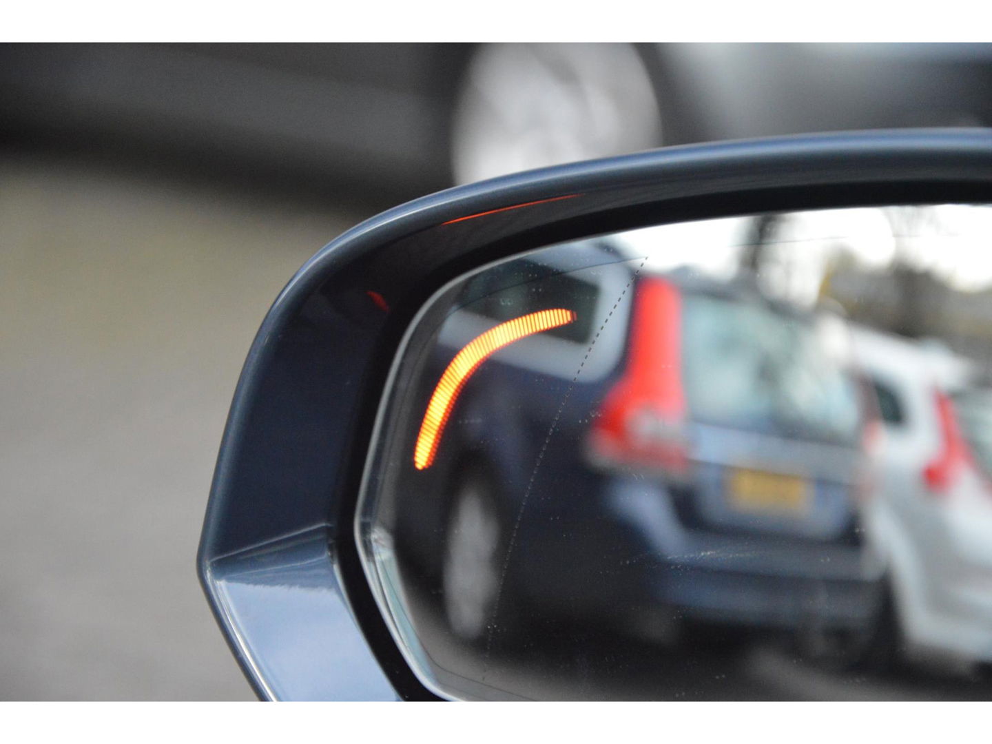 Volvo V60 B3 Business Pro | Adaptive Cruise | Camera | Apple CarPlay | Elektrische voorruit | BLIS |