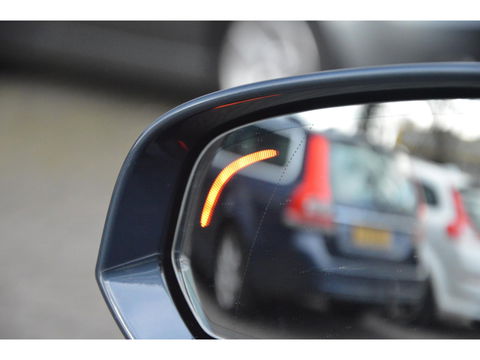 Volvo V60 B3 Business Pro | Adaptive Cruise | Camera | Apple CarPlay | Elektrische voorruit | BLIS |