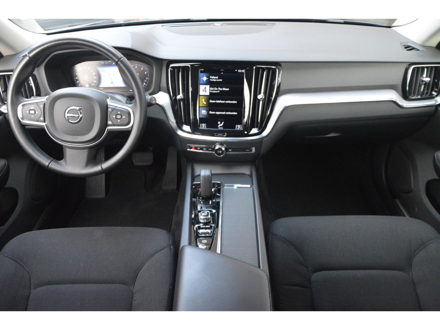Volvo V60 B3 Business Pro | Adaptive Cruise | Camera | Apple CarPlay | Elektrische voorruit | BLIS |