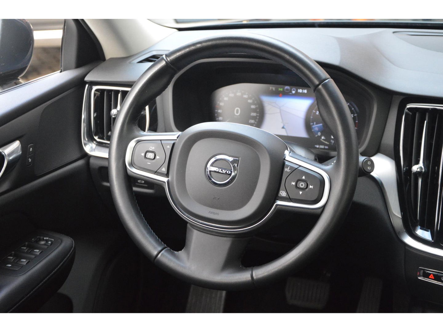 Volvo V60 B3 Business Pro | Adaptive Cruise | Camera | Apple CarPlay | Elektrische voorruit | BLIS |