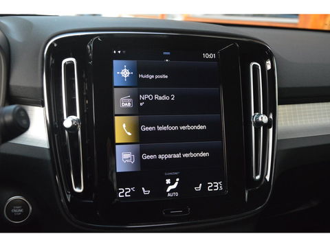 Volvo XC40 T4 Recharge Inscription| Stoel + Stuur Verwarmd | Trekhaak | Camera | Apple CarPlay | BLIS |