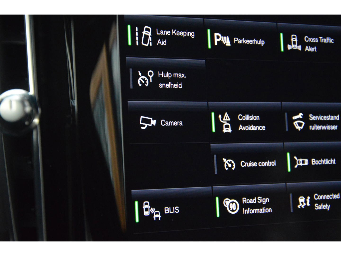 Volvo XC40 T4 Recharge Inscription| Stoel + Stuur Verwarmd | Trekhaak | Camera | Apple CarPlay | BLIS |