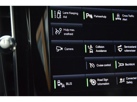 Volvo XC40 T4 Recharge Inscription| Stoel + Stuur Verwarmd | Trekhaak | Camera | Apple CarPlay | BLIS |