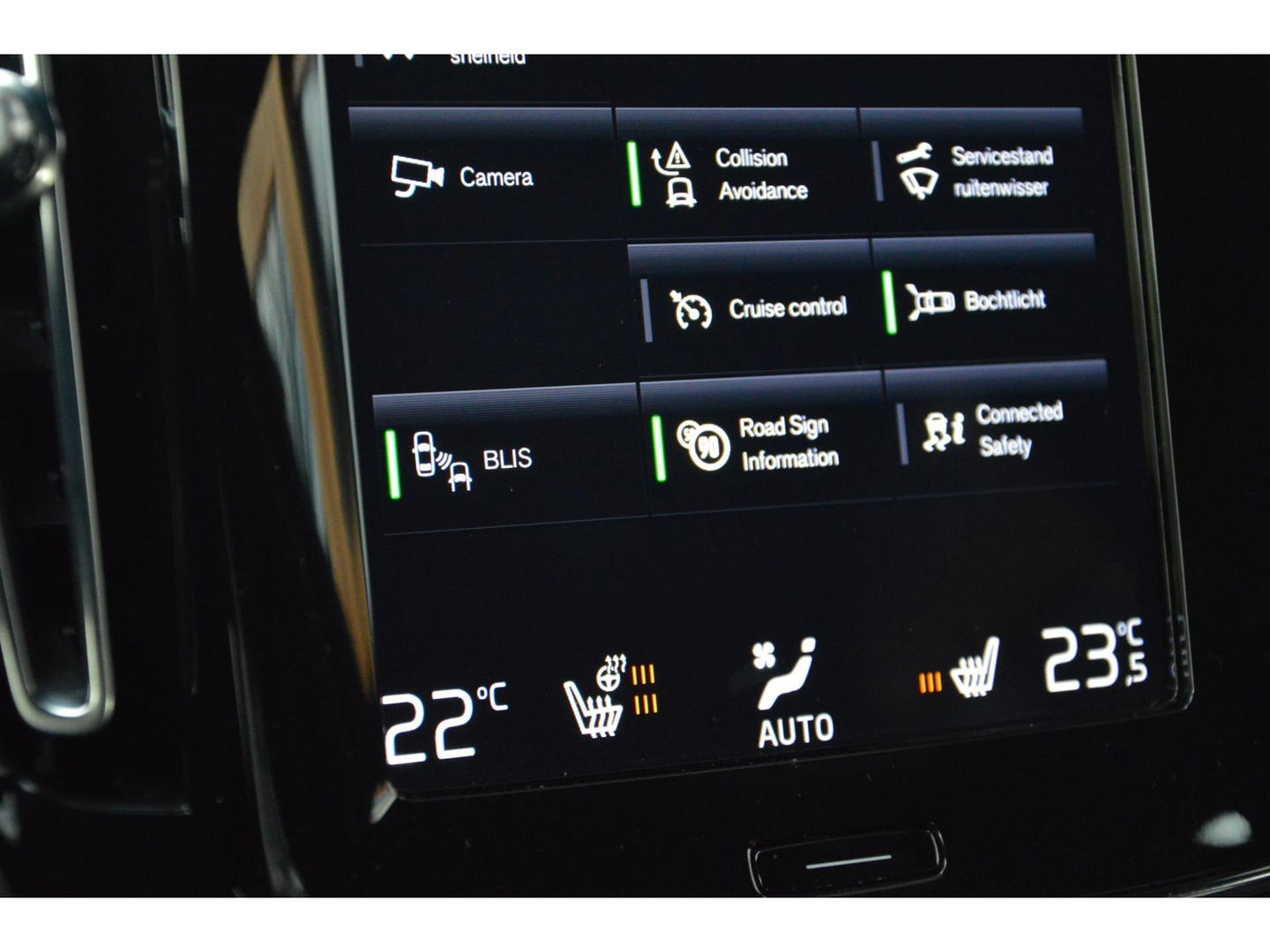 Volvo XC40 T4 Recharge Inscription| Stoel + Stuur Verwarmd | Trekhaak | Camera | Apple CarPlay | BLIS |