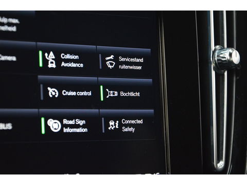 Volvo XC40 T4 Recharge Inscription| Stoel + Stuur Verwarmd | Trekhaak | Camera | Apple CarPlay | BLIS |