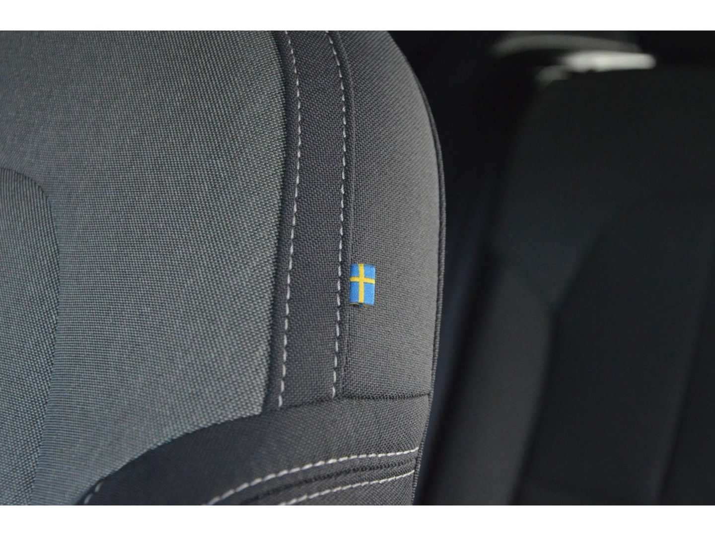 Volvo XC40 T4 Recharge Inscription| Stoel + Stuur Verwarmd | Trekhaak | Camera | Apple CarPlay | BLIS |