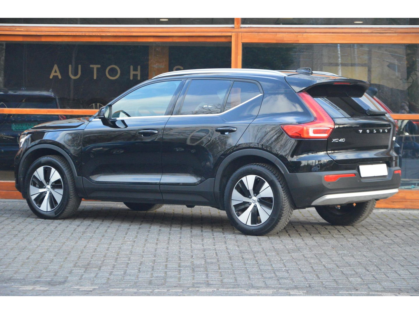 Volvo XC40 T4 Recharge Inscription| Stoel + Stuur Verwarmd | Trekhaak | Camera | Apple CarPlay | BLIS |