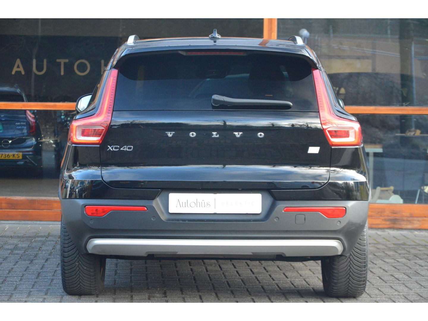 Volvo XC40 T4 Recharge Inscription| Stoel + Stuur Verwarmd | Trekhaak | Camera | Apple CarPlay | BLIS |