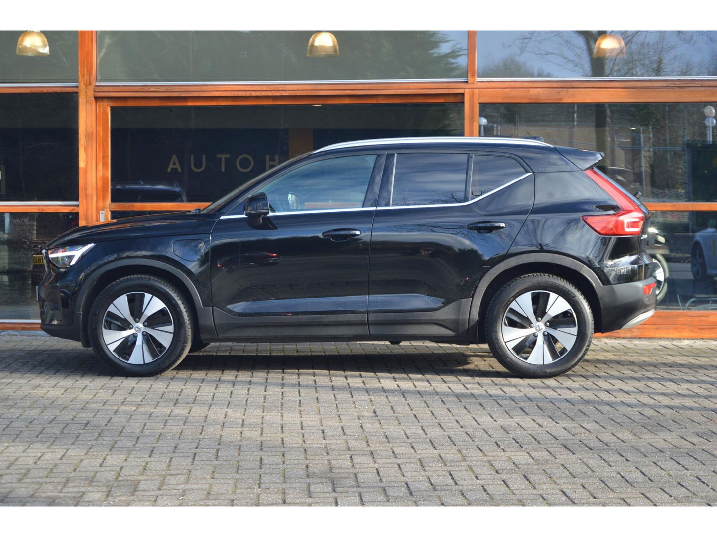 Volvo XC40 T4 Recharge Inscription| Stoel + Stuur Verwarmd | Trekhaak | Camera | Apple CarPlay | BLIS |