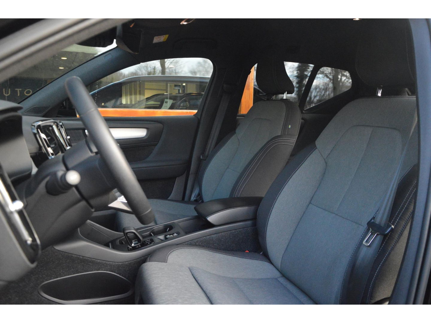 Volvo XC40 T4 Recharge Inscription| Stoel + Stuur Verwarmd | Trekhaak | Camera | Apple CarPlay | BLIS |