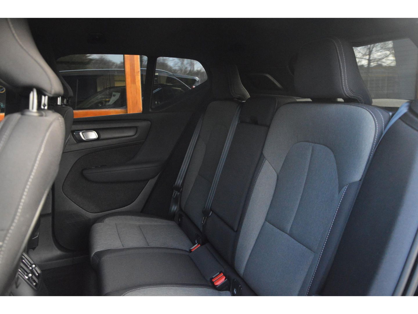 Volvo XC40 T4 Recharge Inscription| Stoel + Stuur Verwarmd | Trekhaak | Camera | Apple CarPlay | BLIS |