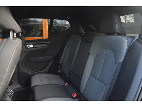 Volvo XC40 T4 Recharge Inscription| Stoel + Stuur Verwarmd | Trekhaak | Camera | Apple CarPlay | BLIS |