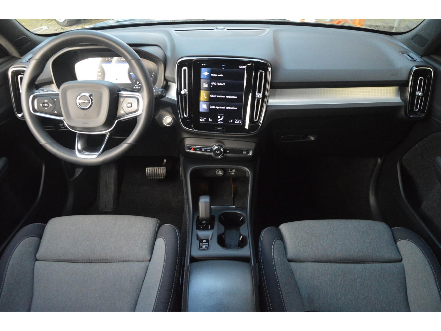 Volvo XC40 T4 Recharge Inscription| Stoel + Stuur Verwarmd | Trekhaak | Camera | Apple CarPlay | BLIS |