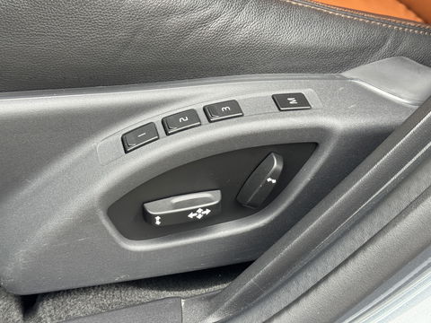 Volvo V60 Cross Country 2.0 T5 Summum | Achteruitrijcamera | Memory | BLIS | Afneembare Trekhaak | Parkeersensoren Achter | Keyless Go/Entry | Stoelverwarming | Cruise Control | Navigatie |