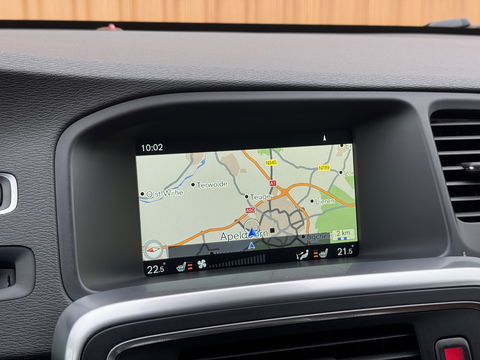 Volvo V60 Cross Country 2.0 T5 Summum | Achteruitrijcamera | Memory | BLIS | Afneembare Trekhaak | Parkeersensoren Achter | Keyless Go/Entry | Stoelverwarming | Cruise Control | Navigatie |