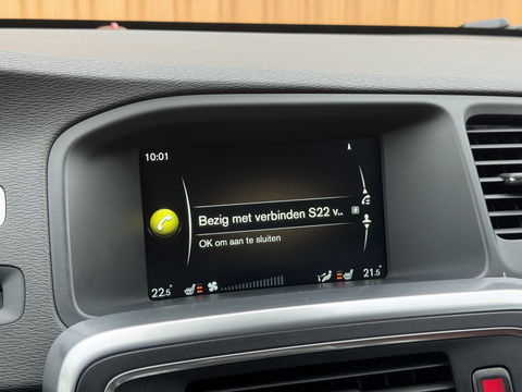 Volvo V60 Cross Country 2.0 T5 Summum | Achteruitrijcamera | Memory | BLIS | Afneembare Trekhaak | Parkeersensoren Achter | Keyless Go/Entry | Stoelverwarming | Cruise Control | Navigatie |