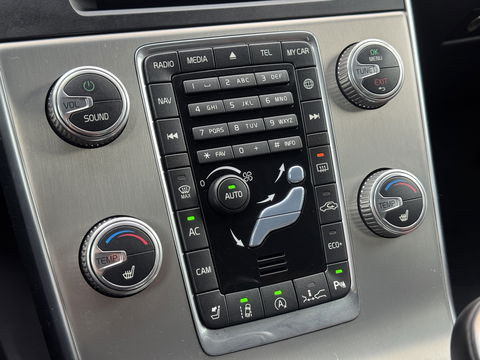 Volvo V60 Cross Country 2.0 T5 Summum | Achteruitrijcamera | Memory | BLIS | Afneembare Trekhaak | Parkeersensoren Achter | Keyless Go/Entry | Stoelverwarming | Cruise Control | Navigatie |