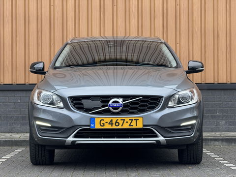 Volvo V60 Cross Country 2.0 T5 Summum | Achteruitrijcamera | Memory | BLIS | Afneembare Trekhaak | Parkeersensoren Achter | Keyless Go/Entry | Stoelverwarming | Cruise Control | Navigatie |