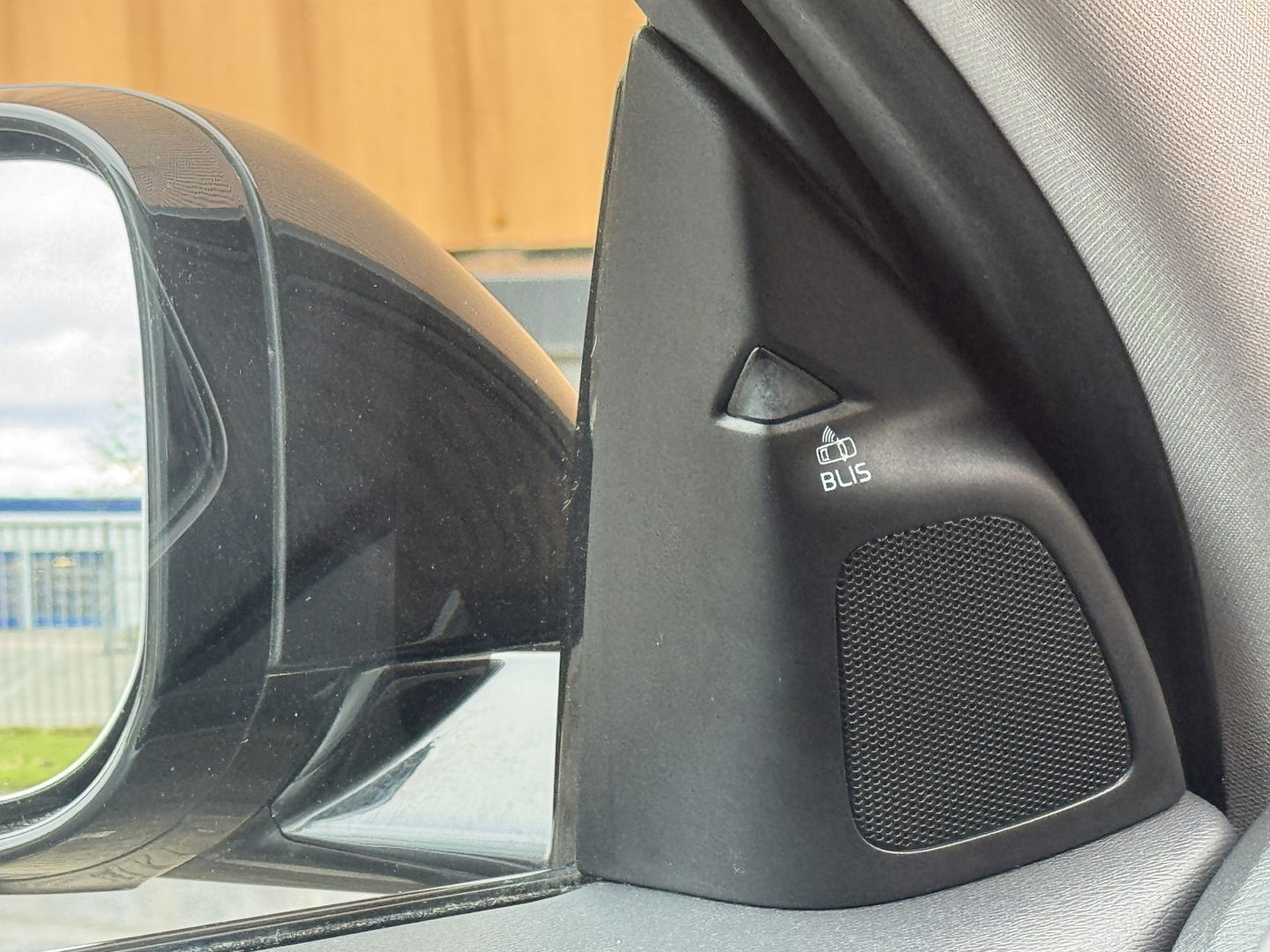 Volvo V60 Cross Country 2.0 T5 Summum | Achteruitrijcamera | Memory | BLIS | Afneembare Trekhaak | Parkeersensoren Achter | Keyless Go/Entry | Stoelverwarming | Cruise Control | Navigatie |