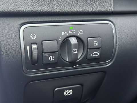 Volvo V60 Cross Country 2.0 T5 Summum | Achteruitrijcamera | Memory | BLIS | Afneembare Trekhaak | Parkeersensoren Achter | Keyless Go/Entry | Stoelverwarming | Cruise Control | Navigatie |