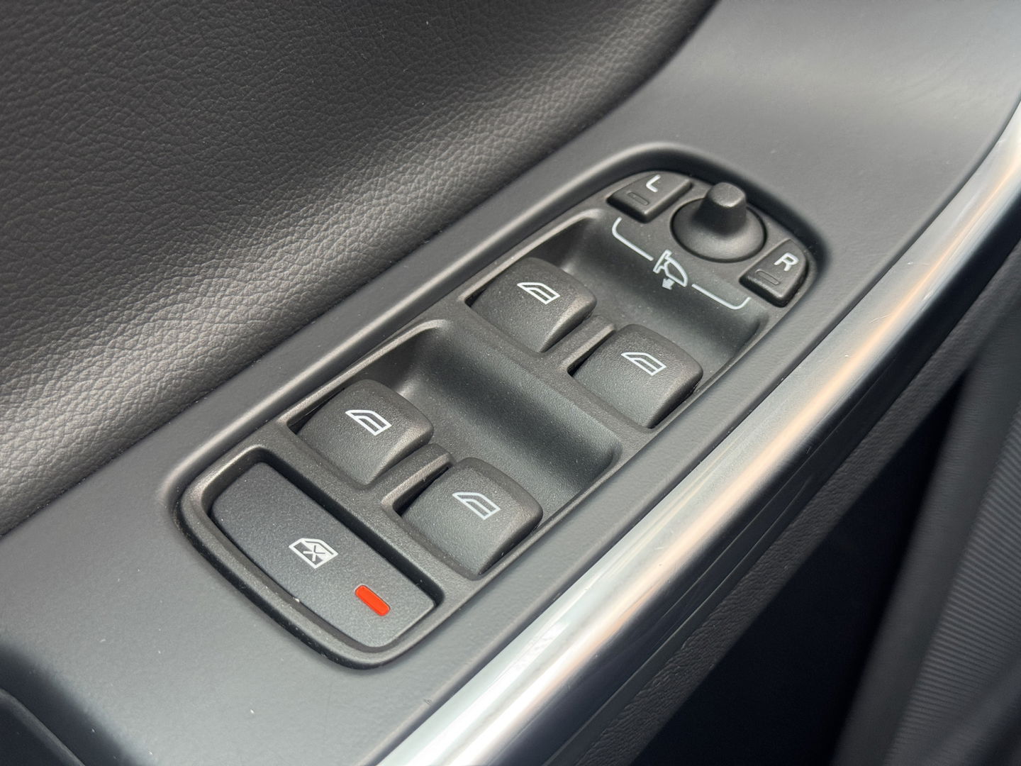 Volvo V60 Cross Country 2.0 T5 Summum | Achteruitrijcamera | Memory | BLIS | Afneembare Trekhaak | Parkeersensoren Achter | Keyless Go/Entry | Stoelverwarming | Cruise Control | Navigatie |