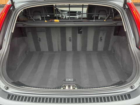 Volvo V60 Cross Country 2.0 T5 Summum | Achteruitrijcamera | Memory | BLIS | Afneembare Trekhaak | Parkeersensoren Achter | Keyless Go/Entry | Stoelverwarming | Cruise Control | Navigatie |