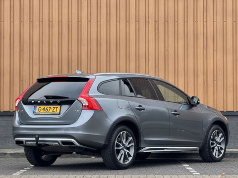 Volvo V60 Cross Country 2.0 T5 Summum | Achteruitrijcamera | Memory | BLIS | Afneembare Trekhaak | Parkeersensoren Achter | Keyless Go/Entry | Stoelverwarming | Cruise Control | Navigatie |
