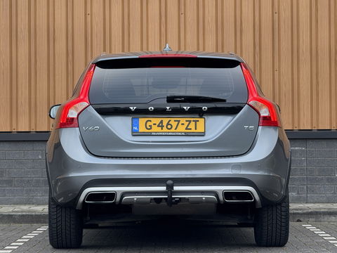 Volvo V60 Cross Country 2.0 T5 Summum | Achteruitrijcamera | Memory | BLIS | Afneembare Trekhaak | Parkeersensoren Achter | Keyless Go/Entry | Stoelverwarming | Cruise Control | Navigatie |