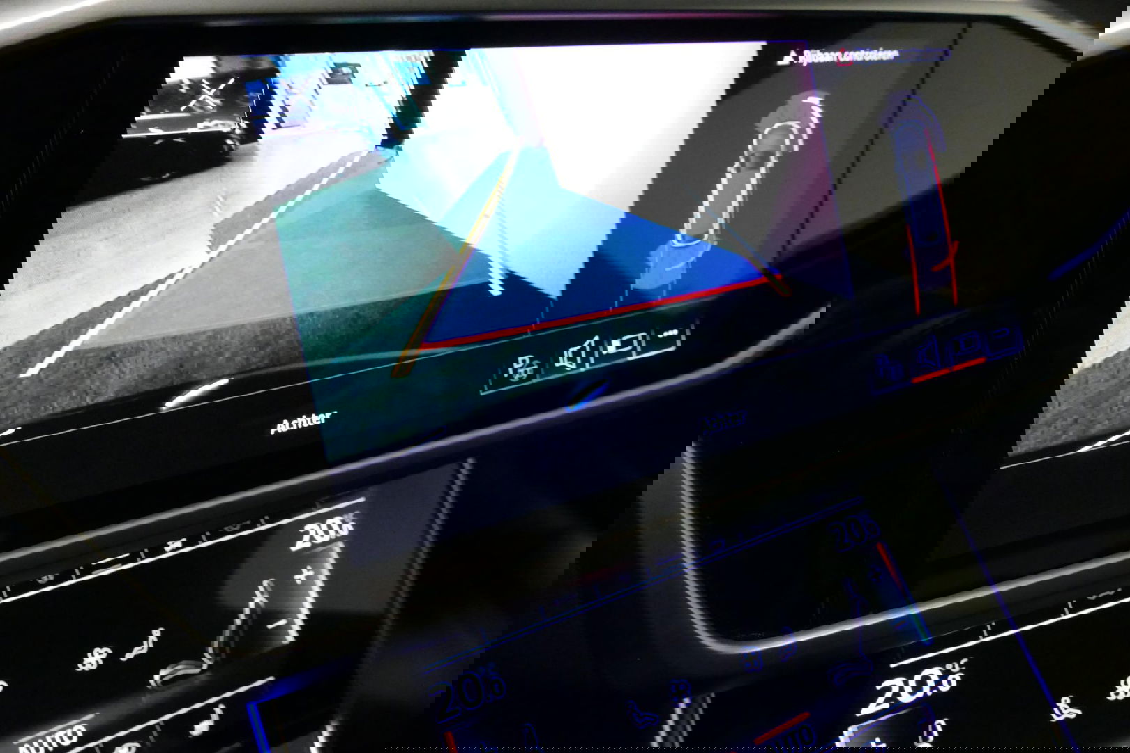 Audi A6 Avant 55 TFSI e quattro S Competition / S-Line / S6 Diffuser / Maxton Design Bodykit V.2 / Panoramadak / Elektr. verstelbare voorstoelen (links met memory) / Matrix LED / Ambienteverlichting / Apple Carplay - Android Auto / Trekhaak (zwenkbaar) / Stoelver