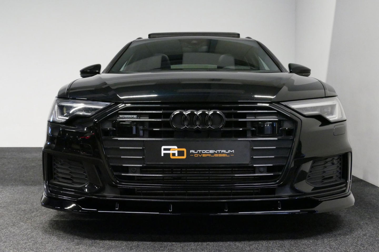 Audi A6 Avant 55 TFSI e quattro S Competition / S-Line / S6 Diffuser / Maxton Design Bodykit V.2 / Panoramadak / Elektr. verstelbare voorstoelen (links met memory) / Matrix LED / Ambienteverlichting / Apple Carplay - Android Auto / Trekhaak (zwenkbaar) / Stoelver