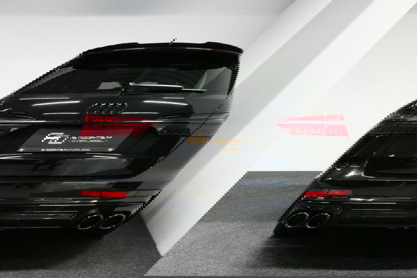 Audi A6 Avant 55 TFSI e quattro S Competition / S-Line / S6 Diffuser / Maxton Design Bodykit V.2 / Panoramadak / Elektr. verstelbare voorstoelen (links met memory) / Matrix LED / Ambienteverlichting / Apple Carplay - Android Auto / Trekhaak (zwenkbaar) / Stoelver