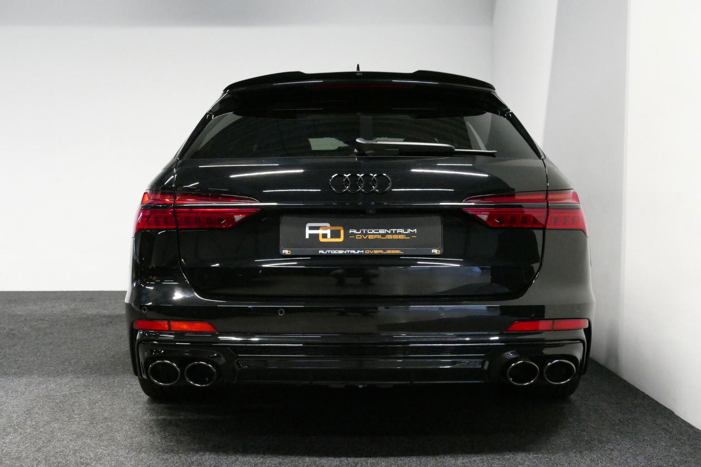 Audi A6 Avant 55 TFSI e quattro S Competition / S-Line / S6 Diffuser / Maxton Design Bodykit V.2 / Panoramadak / Elektr. verstelbare voorstoelen (links met memory) / Matrix LED / Ambienteverlichting / Apple Carplay - Android Auto / Trekhaak (zwenkbaar) / Stoelver