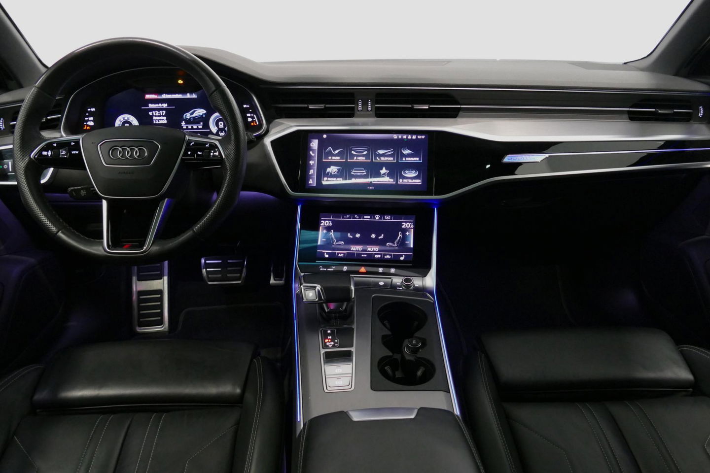 Audi A6 Avant 55 TFSI e quattro S Competition / S-Line / S6 Diffuser / Maxton Design Bodykit V.2 / Panoramadak / Elektr. verstelbare voorstoelen (links met memory) / Matrix LED / Ambienteverlichting / Apple Carplay - Android Auto / Trekhaak (zwenkbaar) / Stoelver