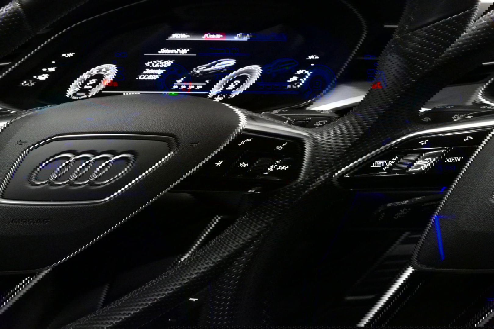 Audi A6 Avant 55 TFSI e quattro S Competition / S-Line / S6 Diffuser / Maxton Design Bodykit V.2 / Panoramadak / Elektr. verstelbare voorstoelen (links met memory) / Matrix LED / Ambienteverlichting / Apple Carplay - Android Auto / Trekhaak (zwenkbaar) / Stoelver